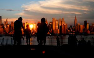 Magične boje zalaska sunca iznad njujorškog Manhattana i New Jerseyja